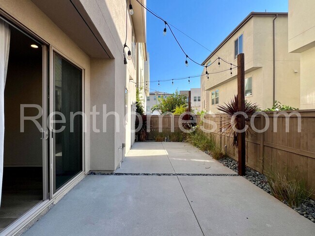 Building Photo - 15113 Lincoln Lp