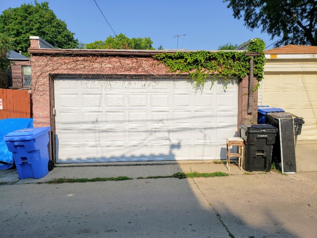 Building Photo - 809 S Laflin St