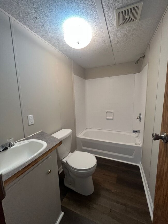 Building Photo - 1241 W Georgia Rd