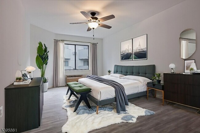 Building Photo - 850 Main St