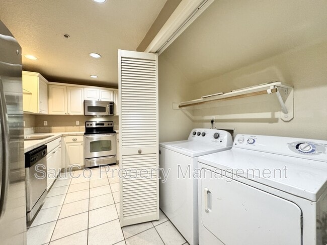 Building Photo - 616 NE Adwick Dr