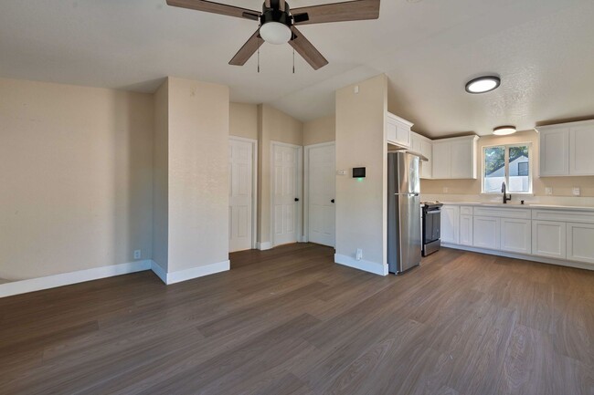 Building Photo - Charming 2-Bedroom Home with Updated Kitch...