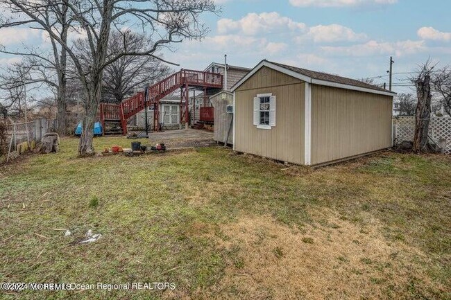 Building Photo - 177 Creek Rd
