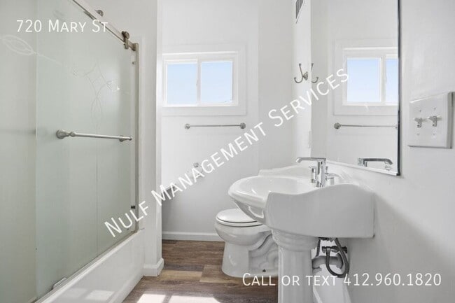 Building Photo - 720 Mary St