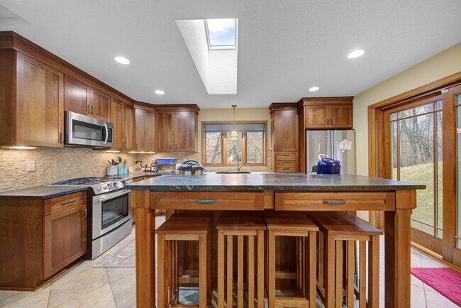 Building Photo - 15 Magnolia Ln N