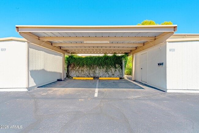 Building Photo - 8321 E Vista Dr
