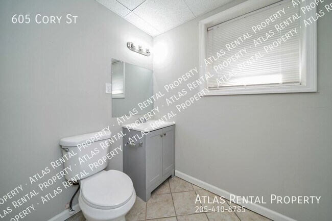 Building Photo - 605 Cory St