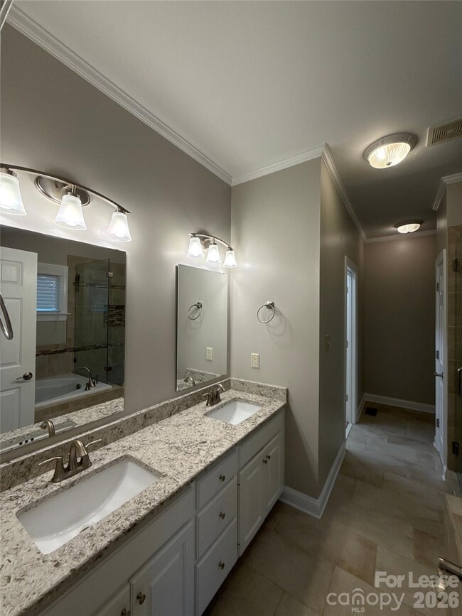 Building Photo - 2649 Willowbrook Dr