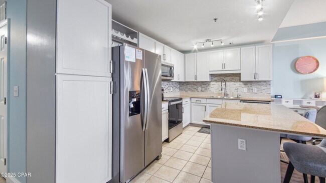 Building Photo - 9902 S Thomas Dr
