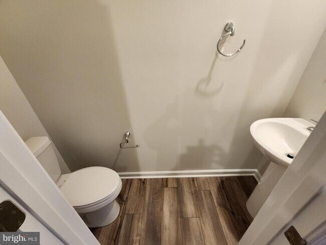 Building Photo - 117 Canning Rd