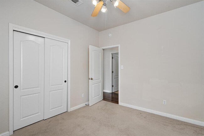 Building Photo - 404 Arrowhead Trail