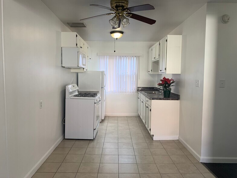 Building Photo - 1330 S Wilton Pl