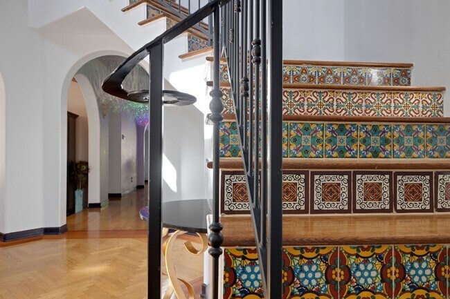 Building Photo - 1809 Palos Verdes Dr W