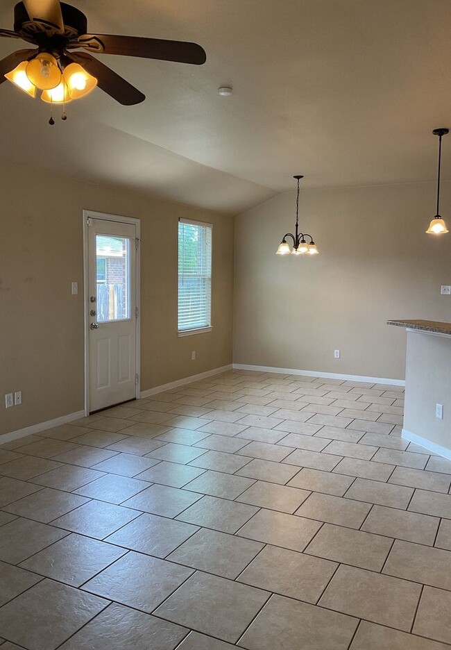 Building Photo - 4610 Cambridge Dr