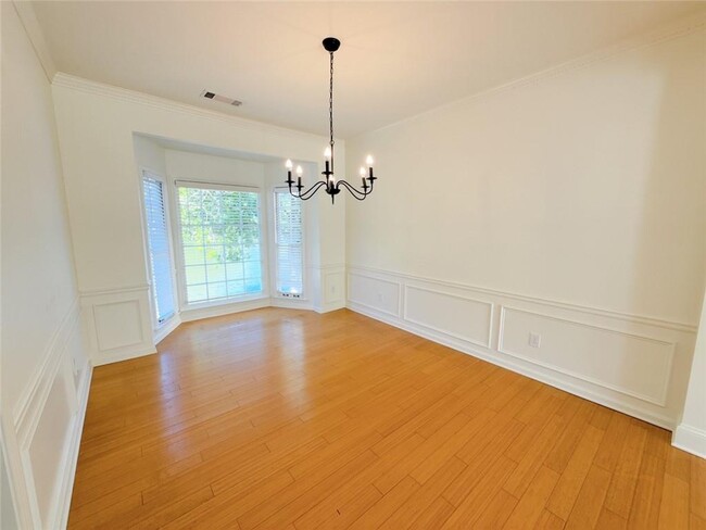Building Photo - 3730 Longlake Dr
