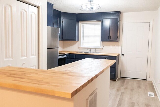 Building Photo - 103 Patton Dr