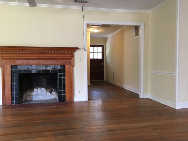 Building Photo - 300 Catherine Ave