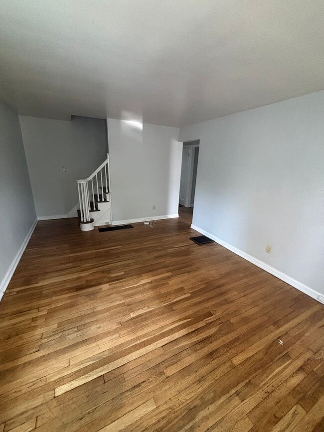 Building Photo - 946 Sells Ave