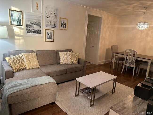 Building Photo - 312 Main St