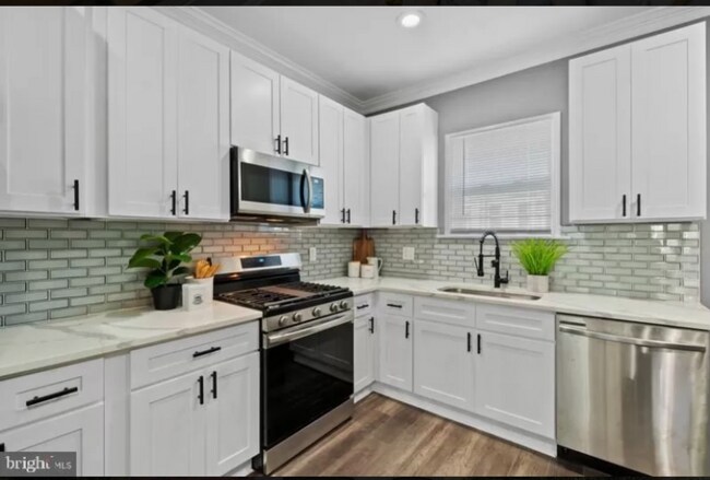 Building Photo - 3248 Leverton Ave