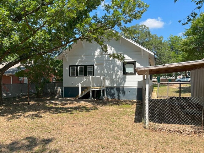 Building Photo - UPDATED 2 BEDROOM CENTRAL BELTON NEAR UMHB