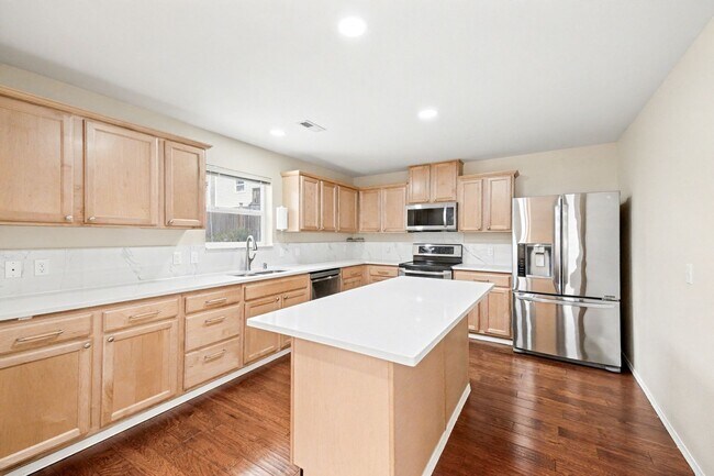 Building Photo - 4 bed 2.5 bath available now in Bothell