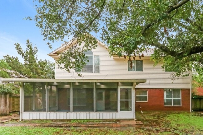 Building Photo - 18622 Sandelford Dr