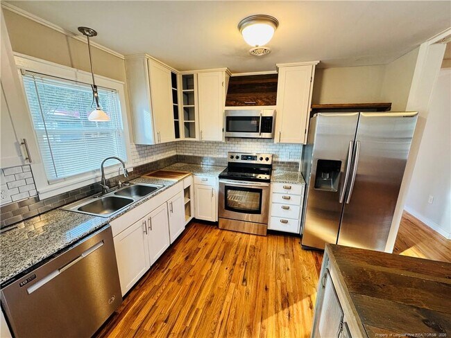 Building Photo - 1625 Van Buren Ave