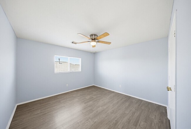 Building Photo - 627 Regal Hollow Ln