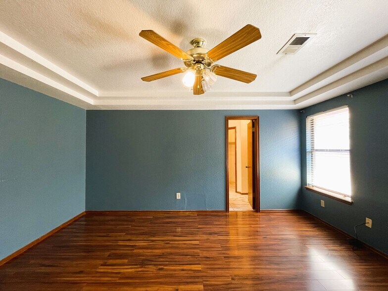 Building Photo - 5804 Republic Dr