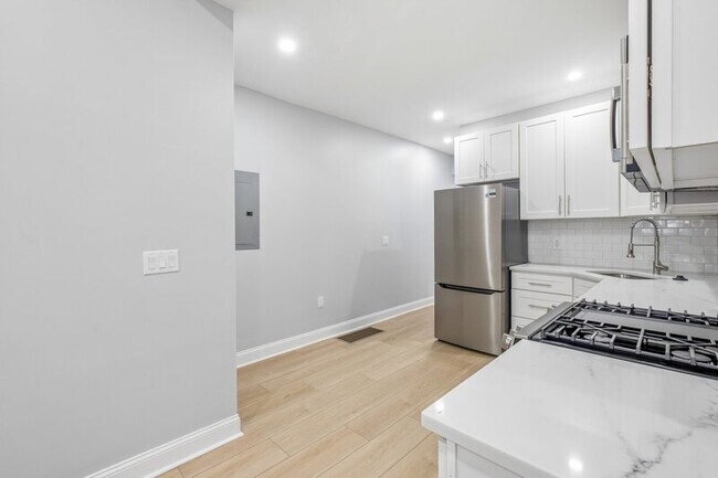 Building Photo - 617 S 8th St