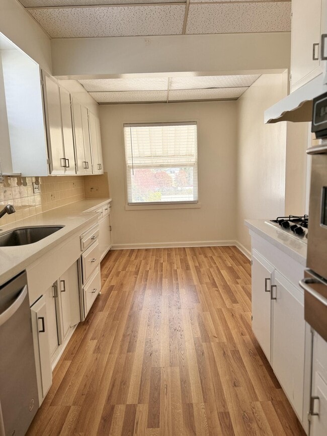 Building Photo - 2779 Lakewood Ave N