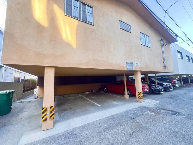 Building Photo - 333 Rexford Dr