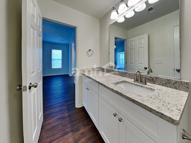 Building Photo - 5715 Regent Village Dr