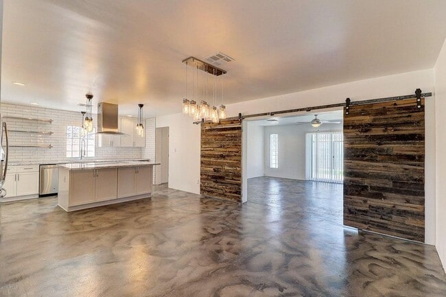 Building Photo - Fabulous, Remodeled Top to Bottom house!!!!