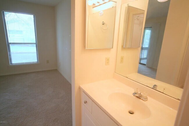 Building Photo - 10200 Belle Rive Blvd