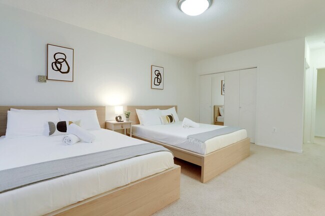 Building Photo - 1600 S Eads St