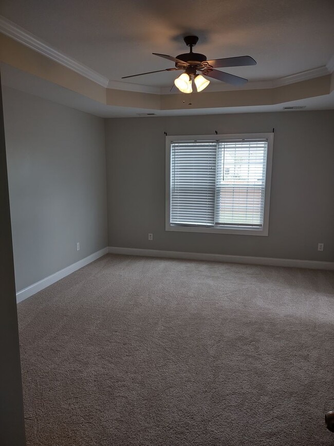 Building Photo - Bonus Room!