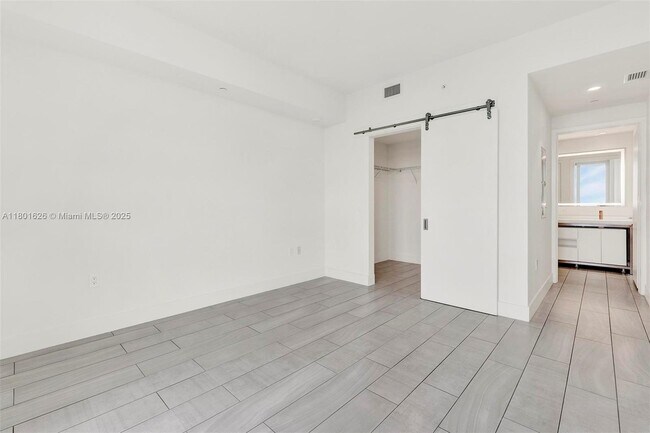 Building Photo - 2000 Metropica Wy
