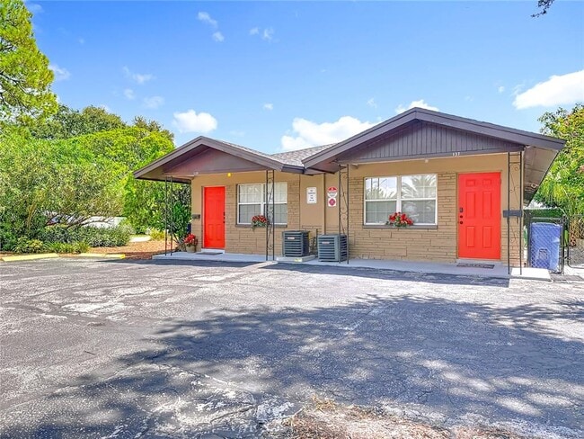 Building Photo - 139 Southeast Jefferson Cir N