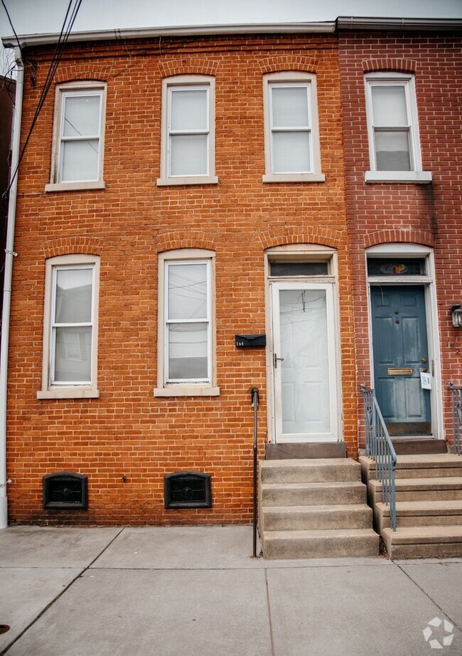 Building Photo - 154 S 8th St