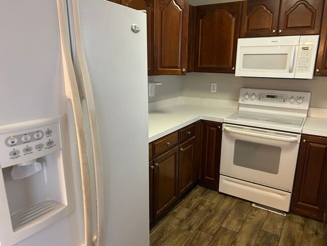 Building Photo - 5200 Shallowford Rd