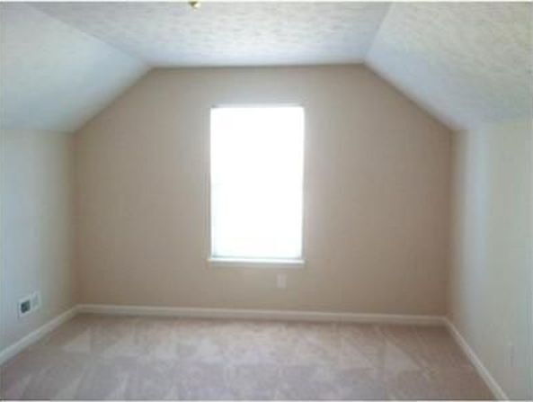 Building Photo - EAST SIDE NEWER 3 BEDROOM WITH LOFT AVAILABLE NOW!