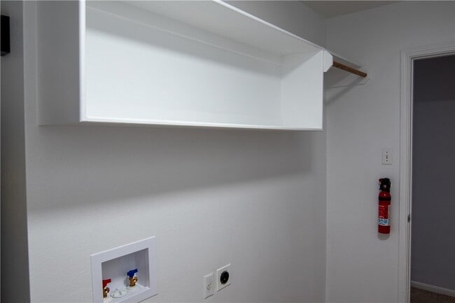 Building Photo - 1735 Rock Hollow Loop