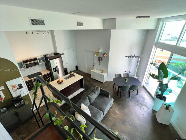 Building Photo - 1900 N Bayshore Dr