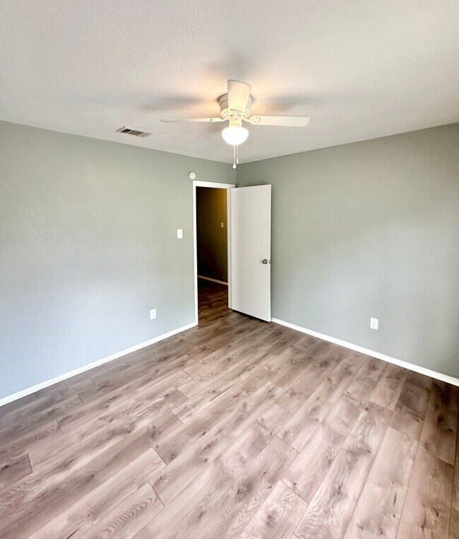 Building Photo - Modern Comfort in a Spacious 4BR Home