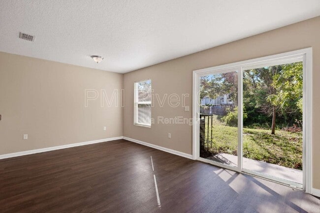 Building Photo - 7608 Rain Forest Dr N