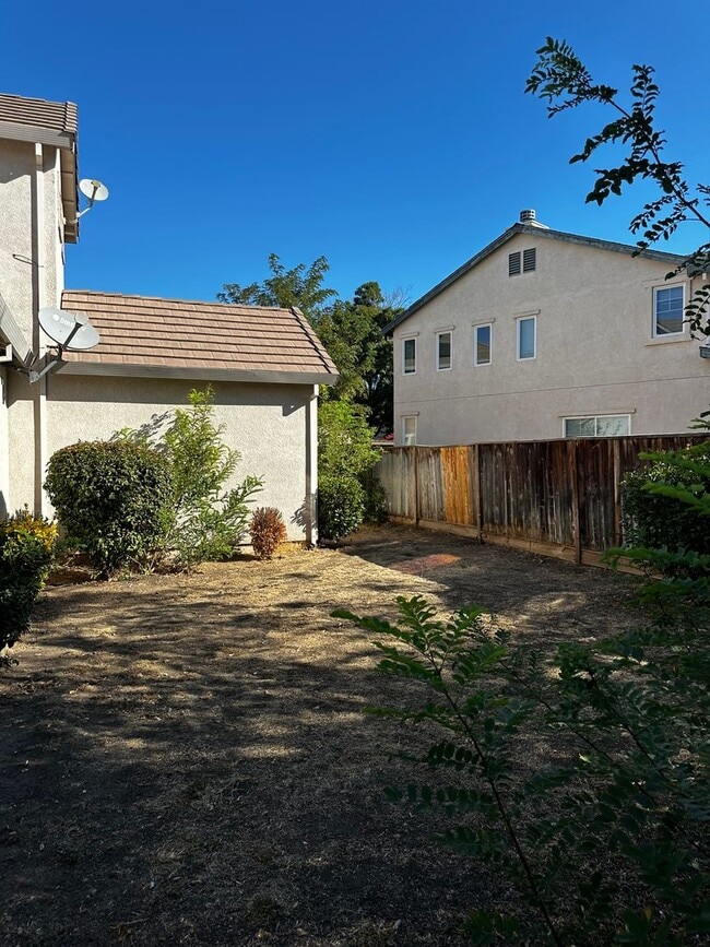 Building Photo - $1497.50 off first full months rent