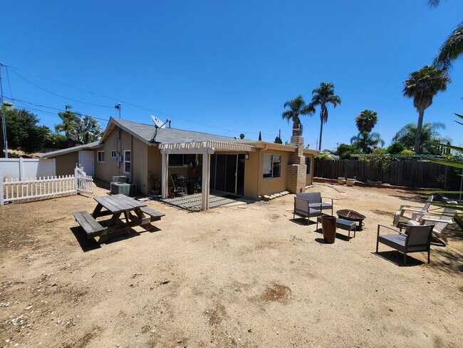 Building Photo - 3 Bedroom Single Story House in San Carlos