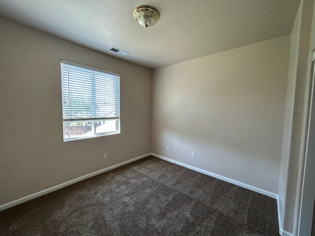 Building Photo - 3716 E Vassar Ct